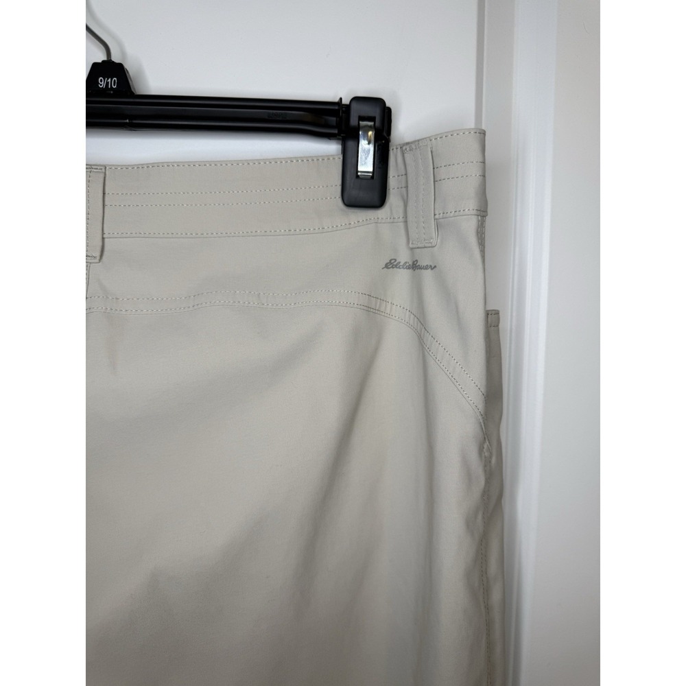 Eddie Bauer First Ascent Guide Pro Capri Pants Pumice Hiking Womens Size 8 Khaki - Picture 7 of 12